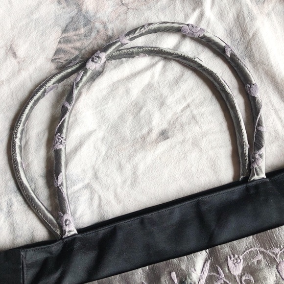 Silky, Oriental Flower, Embroidered Purse - Picture 5 of 8